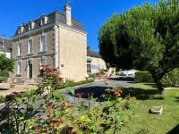 Beautiful Maison De Maitre Close to All Amenities