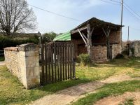 Maison En Pierre Entre Villefagnan Et Sauzé Vaussais : Gros Potentiel