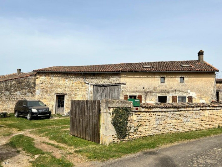 Stone Property In A Hamlet Between Villefagnan And Sauzé Vaussais