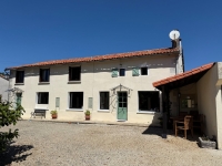 Belle Maison de Campagne avec Vues Magnifiques et Terrain de Golf 2 Trous! - Proche de Nanteuil