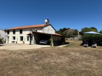 Belle Maison de Campagne avec Vues Magnifiques et Terrain de Golf 2 Trous! - Proche de Nanteuil