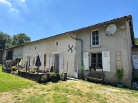 Ancienne Ferme avec Grand Terrain près de Civray