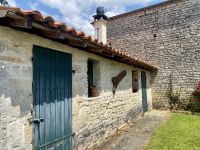 Beautiful Village House in Verteuil sur Charente with Gite