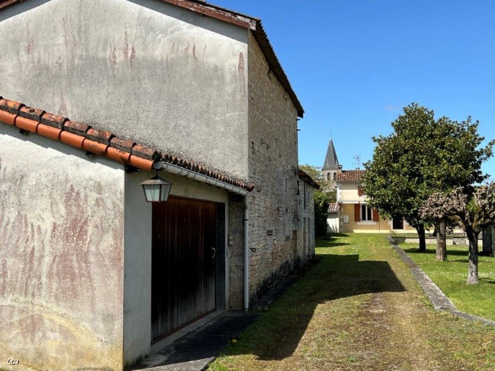 Maison avec dépendances et jardin - Verteuil Sur Charente