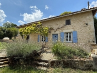 Superb Character House with 2 Bedrooms Between Champagne Mouton and Saint-Laurent-de-Céris