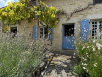 Superb Character House with 2 Bedrooms Between Champagne Mouton and Saint-Laurent-de-Céris