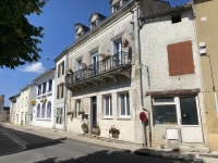 Spacious Village Property With Commerce In Walking Distance