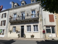 Spacious Village Property With Commerce In Walking Distance