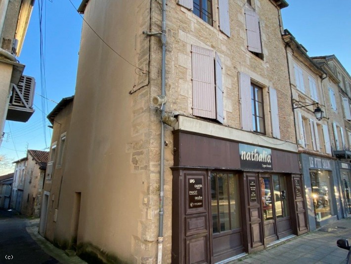 Commercial Building In The Centre Of Ruffec