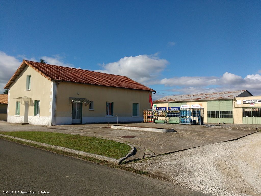 Maison Avec Garage De 260m² - Verteuil-Sur-Charente