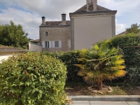 Jolie Maison avec Garage et Jardin au Cœur de Ruffec