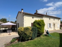 Maison en pierre avec grange, cour et terrain