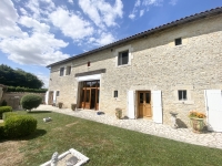 Magnifique Domaine de presque un Hectare avec 3 Chambres, Belle Piscine et Potentiel Pour Gîtes