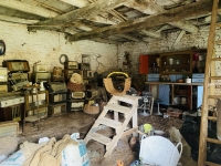 Ancien Corps de Ferme à Blanzay avec Potentiel Pour Faire des Gites