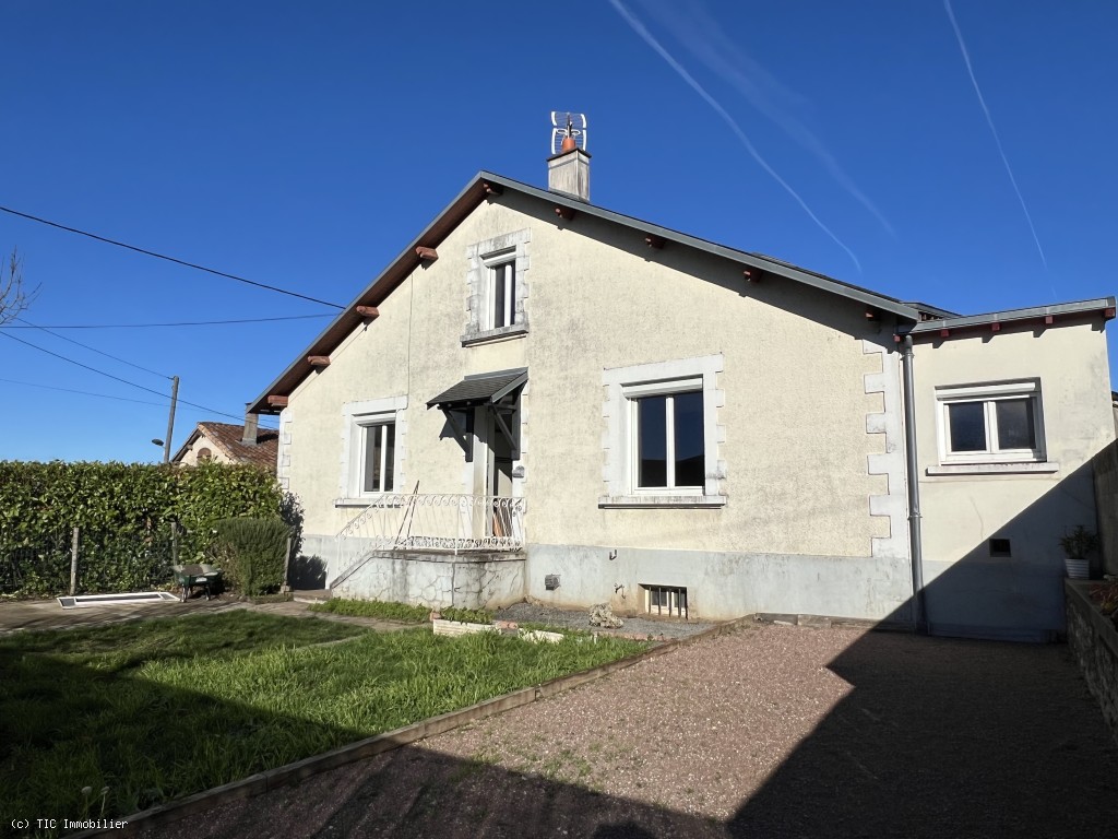 Town House with Enclosed Garden and Garage