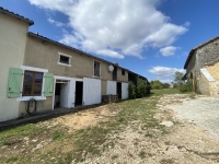 Ancien corps de Ferme avec Grand Terrain et Grandes Dépendances