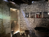 Ancien corps de Ferme avec Grand Terrain et Grandes Dépendances