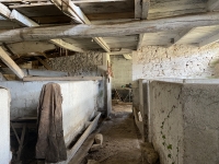 Ancien corps de Ferme avec Grand Terrain et Grandes Dépendances