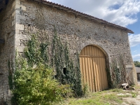 Ancien corps de Ferme avec Grand Terrain et Grandes Dépendances