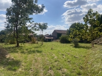 Ancien corps de Ferme avec Grand Terrain et Grandes Dépendances