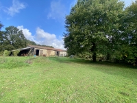 Ancienne Ferme avec Grand Terrain près de Civray