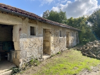 Ancienne Ferme avec Grand Terrain près de Civray