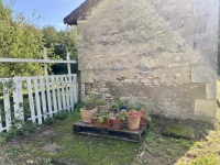 Ancienne Ferme avec Grand Terrain près de Civray