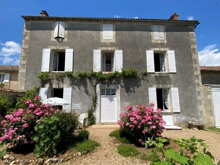 Wonderful Maison de Maitre / Manor House near Sauzé Vaussais