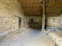 Ancienne Ferme avec Grand Terrain près de Civray