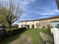 Pretty Charentais Cottage with 4 Bedrooms and Garden 10 Minutes from Sauze Vaussais