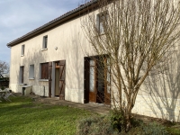 Pretty Charentais Cottage with 4 Bedrooms and Garden 10 Minutes from Sauze Vaussais