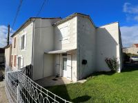 Two Bedroom House With Garden And Outbuildings - Villefagnan