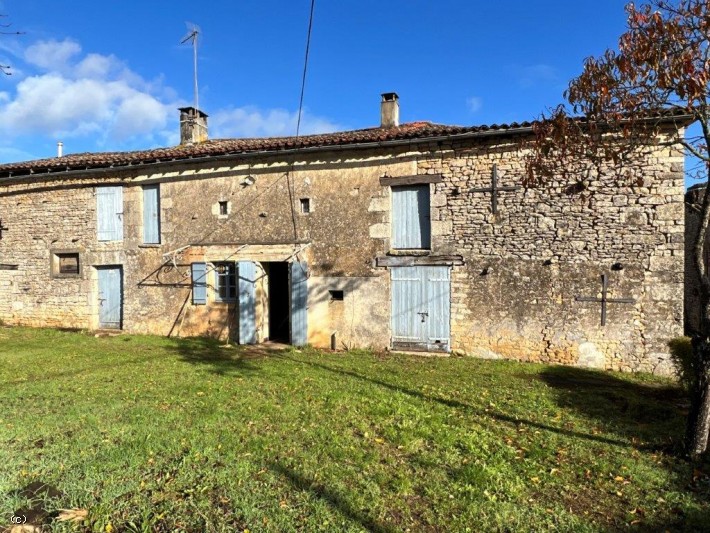 Old Farmhouse With Outbuildings to Renovate - Great Potential