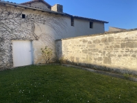 Très Belle Maison et Corps de Ferme près de Villefagnan