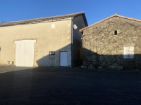 Très Belle Maison et Corps de Ferme près de Villefagnan