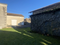 Très Belle Maison et Corps de Ferme près de Villefagnan