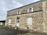 Très Belle Maison et Corps de Ferme près de Villefagnan