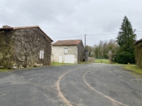 Très Belle Maison et Corps de Ferme près de Villefagnan