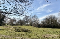 Ancienne Ferme avec Grand Terrain près de Civray