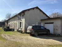 Ancienne Ferme avec Grand Terrain près de Civray