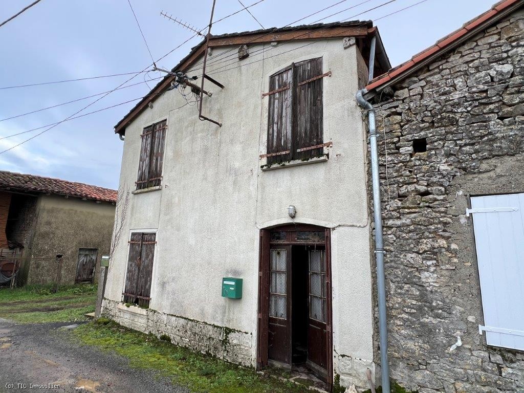 Maison De Campagne A Rénover Sans Extérieur