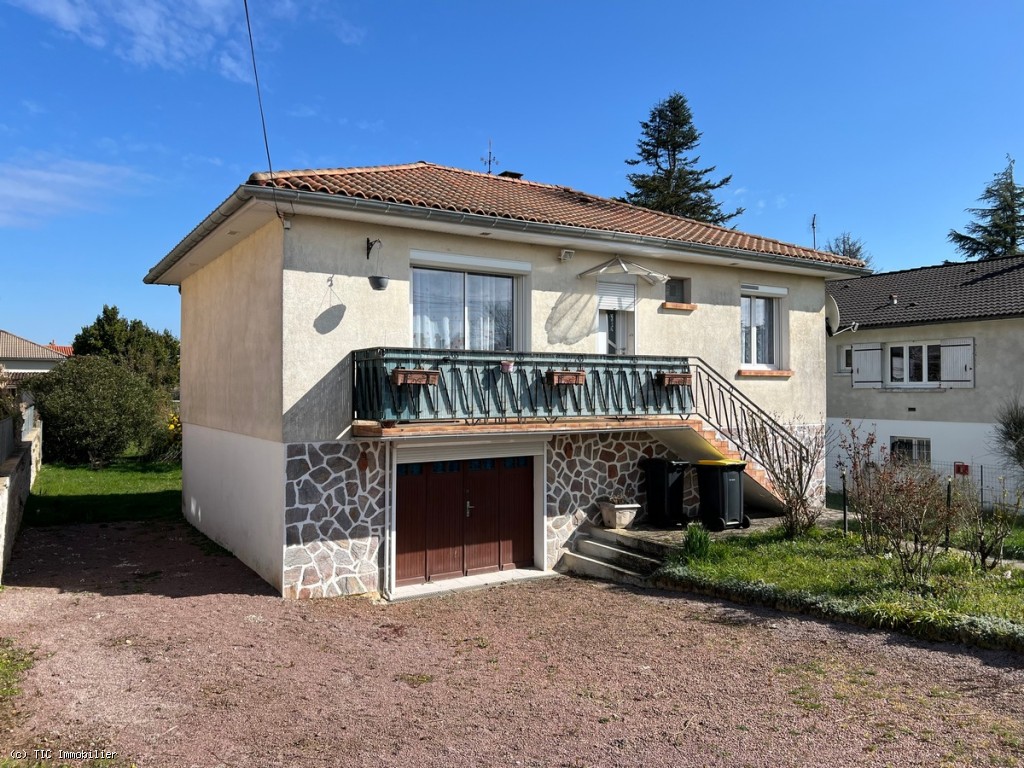 Pavillon sur Sous-sol avec Beau Jardin - Ruffec