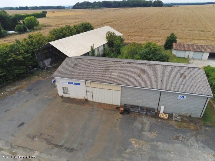 Large Barn With Garden & Courtyard. Ideally For A Business