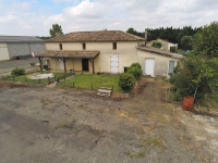 Maison Ancienne Avec Dépendances sur Grand Terrain