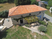 Superb Character House with 2 Bedrooms Between Champagne Mouton and Saint-Laurent-de-Céris