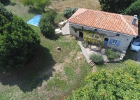 Superb Character House with 2 Bedrooms Between Champagne Mouton and Saint-Laurent-de-Céris