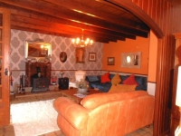 Beautifully Presented 3 Bedroomed House With A Covered Pool