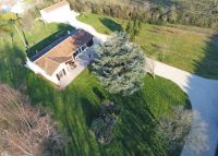 Beau Pavillon de Plain-Pied Avec Grand Jardin et Triple Garage