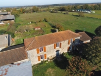 Très Belle Maison en Pierre avec Grand Terrain