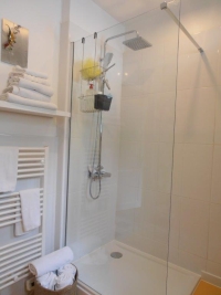 Beautiful Detached Property With Independant Apartment